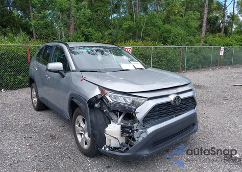2021 Toyota Rav4 Xle/Xle Premium z USA, uszkodzony, nr VIN 2T3W1RFV0MW133860